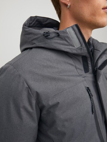 JACK & JONES Tussenparka 'Bach' in Grijs