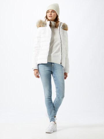 Tommy Jeans - Casaco de inverno 'Essential' em branco