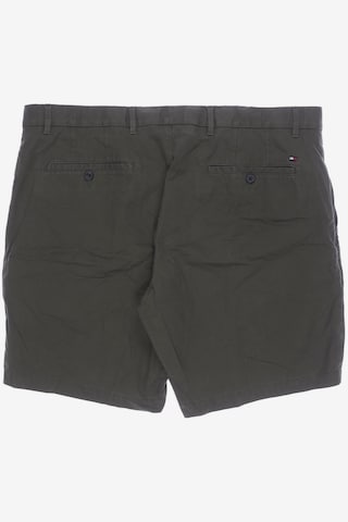 TOMMY HILFIGER Shorts in 40 in Green
