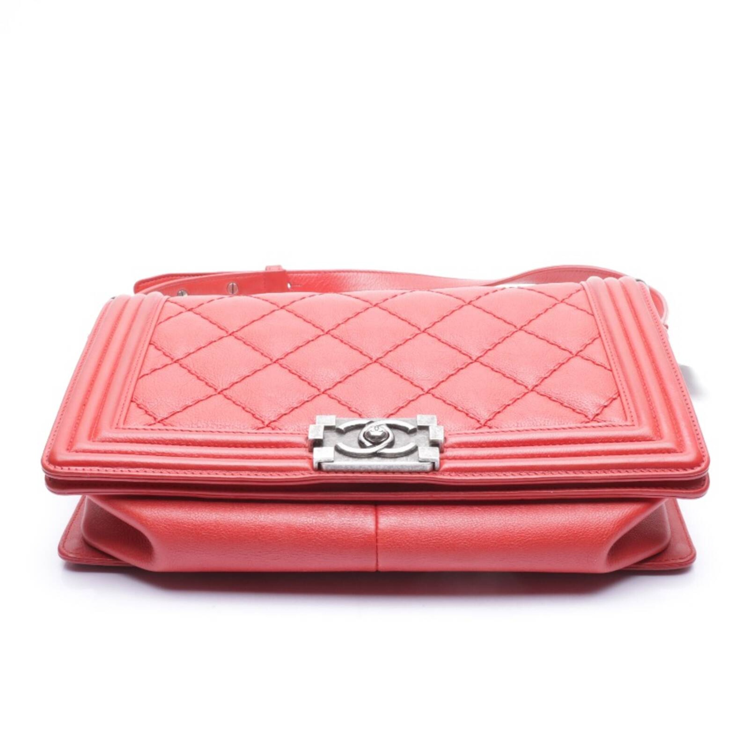 CHANEL Bag in One size in Red