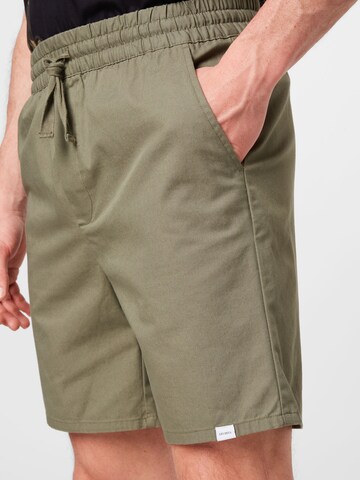 Les Deux Regular Trousers 'Otto' in Green