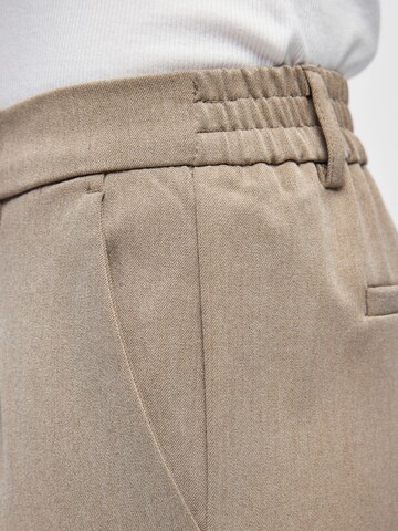 Slimfit Pantaloni con pieghe 'OBJLisa' di OBJECT in marrone