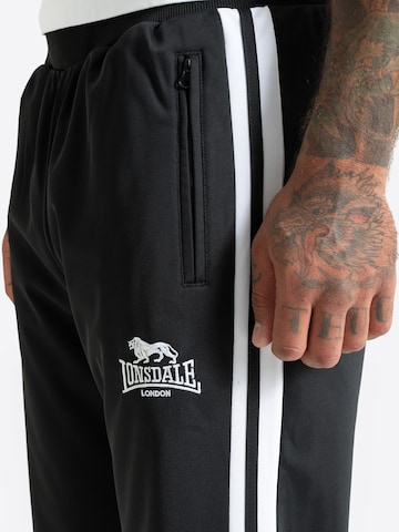 regular Pantaloni 'Shrewsbury' di LONSDALE in nero
