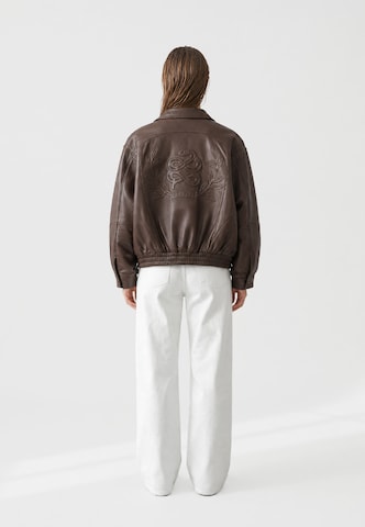 Veste mi-saison Vertere Berlin en marron : derrière