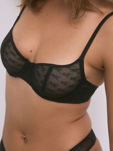 Balconnet Soutien-gorge self. en noir
