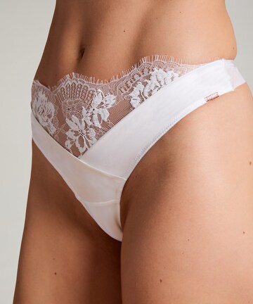 Hunkemöller String in Weiß: Vorderseite