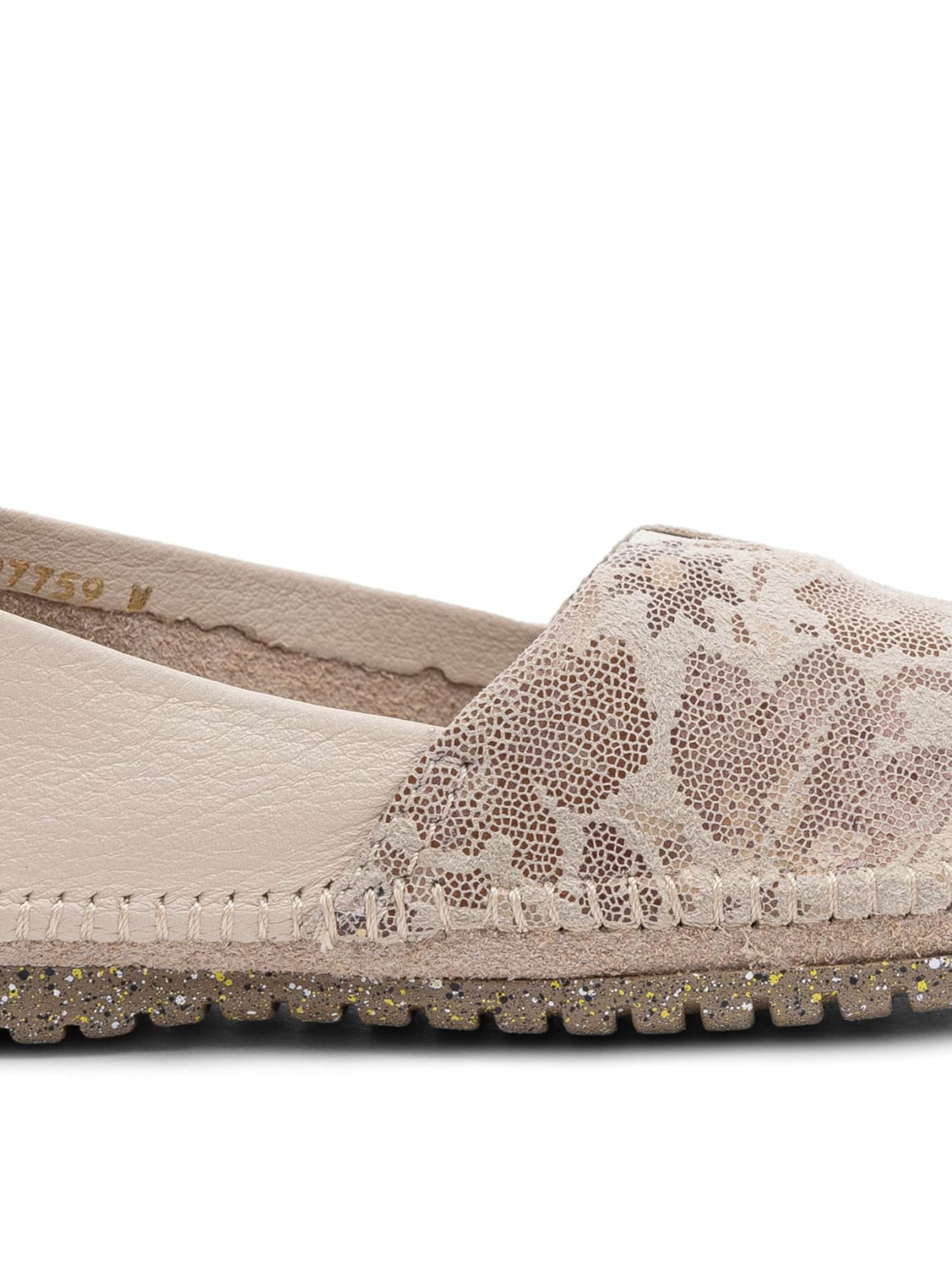Maciejka Slip-ons '1930W-58/00-0' in Beige