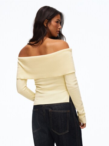 Bershka Sweater in Yellow: back