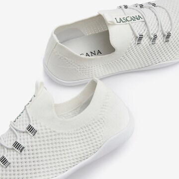 Baskets basses LASCANA en blanc