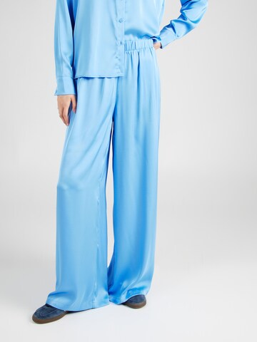 VILA Wide leg Broek 'CLAIR' in Blauw: voorkant