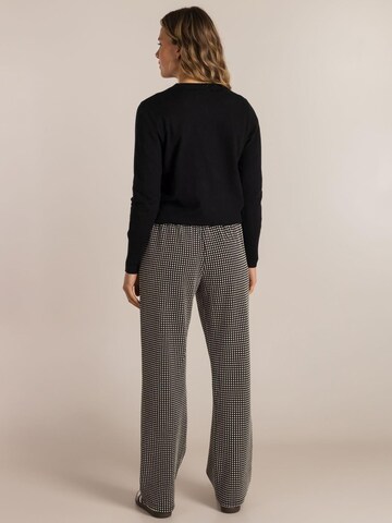 IVY BEAU Regular Trousers in Black