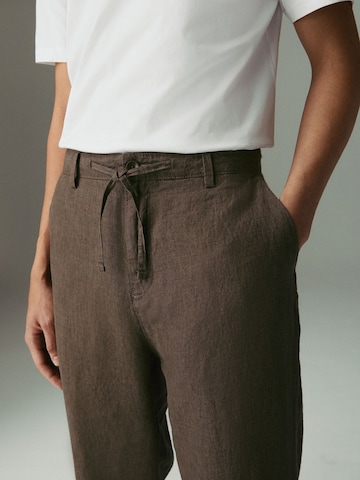 NextLoosefit Chino hlače - smeđa boja