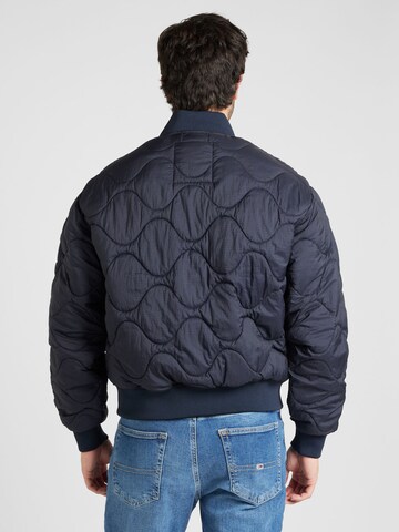 TOMMY HILFIGER Tussenjas in Blauw