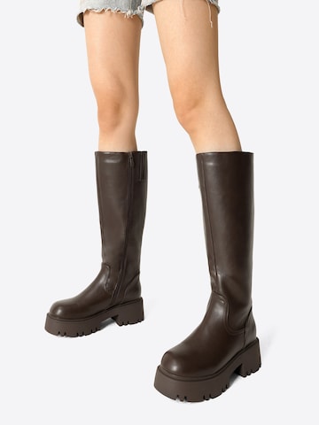 Dream Pairs Boot in Brown
