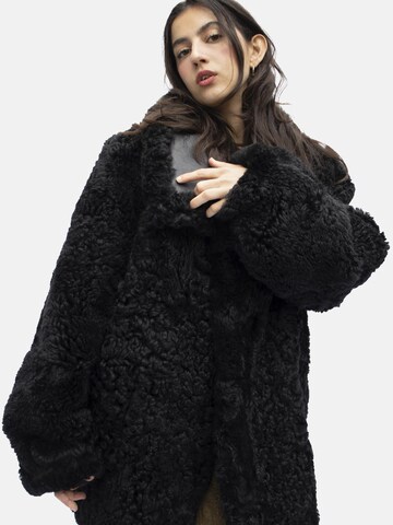 Just things we like - Abrigo de invierno 'MIO Reversible Shearling Coat' en negro