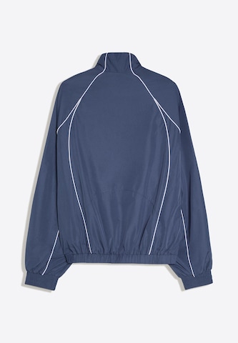 Geacă de primăvară-toamnă de la Bershka pe albastru