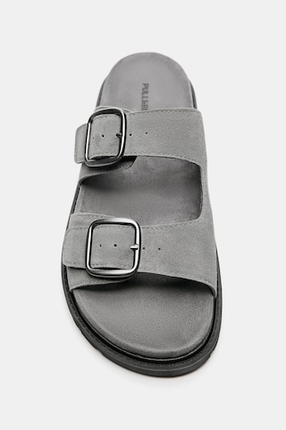 Pull&Bear Nizki natikači | siva barva