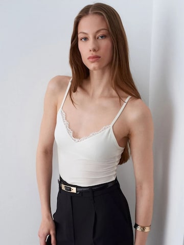 Dilvin Top in White