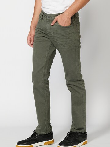 KOROSHI Regular Jeans in Groen: voorkant