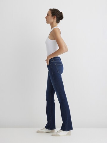 Mavi Bootcut Jeans in Blau
