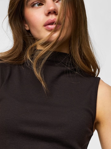 PIECES - Camiseta 'PCally' en marrón