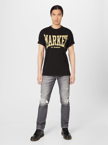 Tricou de la MARKET pe negru