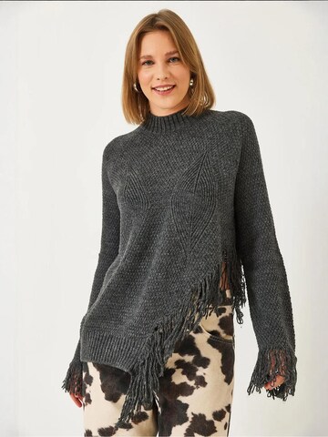 Pullover di Bianco Lucci in grigio: frontale