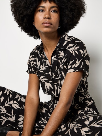 Apricot Textured Leaf Shirt Midi Dress ' ' in Schwarz
