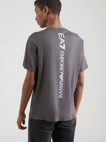 EA7 Emporio Armani Тениска в сиво: отпред