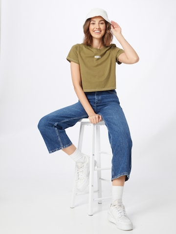 LEVI'S ® Shirt 'GR Cropped Jordie Tee' in Groen