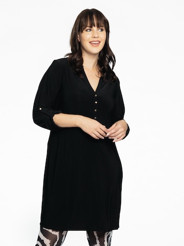 Yoek Tunic in Black: front