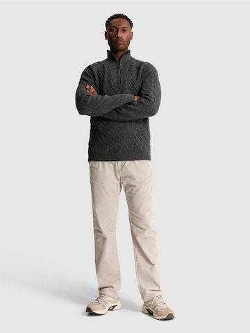 CAST IRON Regular Byxa 'Steeper relaxed fit chino' i grå