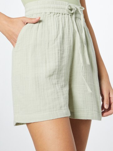 VERO MODA Regular Shorts  'Petrine' in Grün