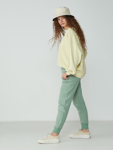 C&City Tapered Trousers in Green