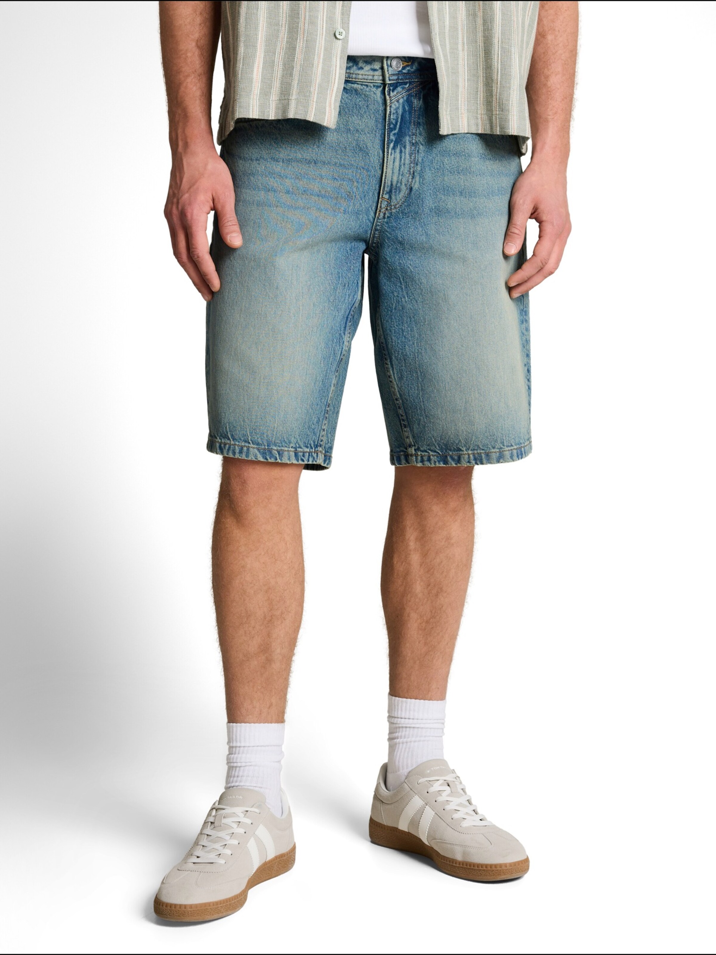 TOM TAILOR DENIM Avar lõige Teksapüksid 'WAYLEN', värv sinine: eest vaates