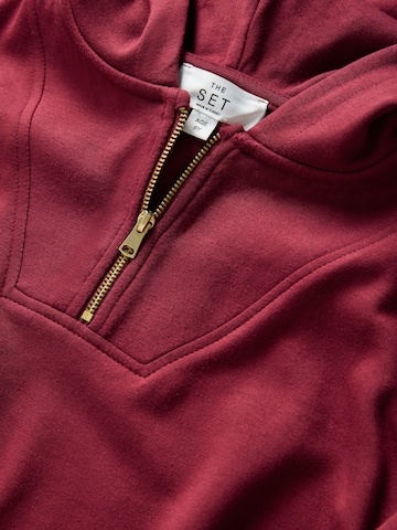 The Set Sweatsuit in Red