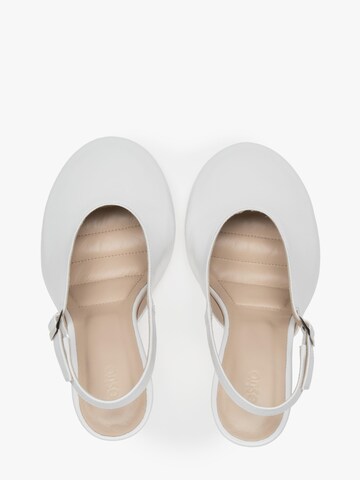 Décolleté sling '09-0850' di Estro in bianco