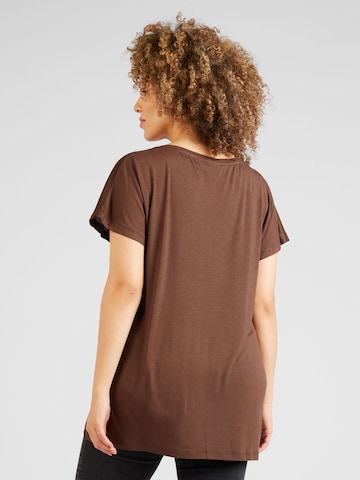 T-shirt 'LOUISA' ONLY Carmakoma en marron