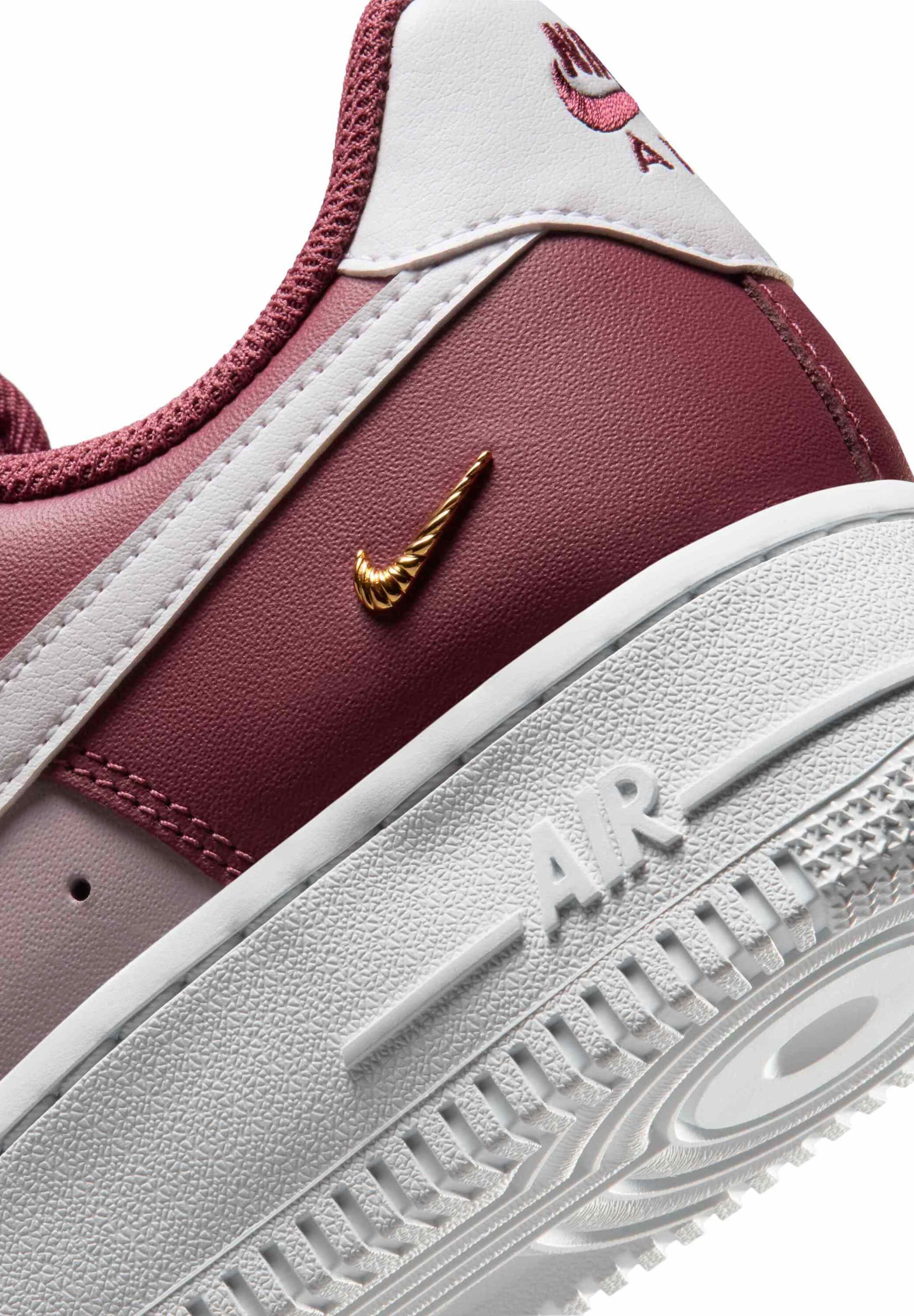 Nike Sportswear Низкие кроссовки 'Air Force 1 '07' в Ярко-розовый