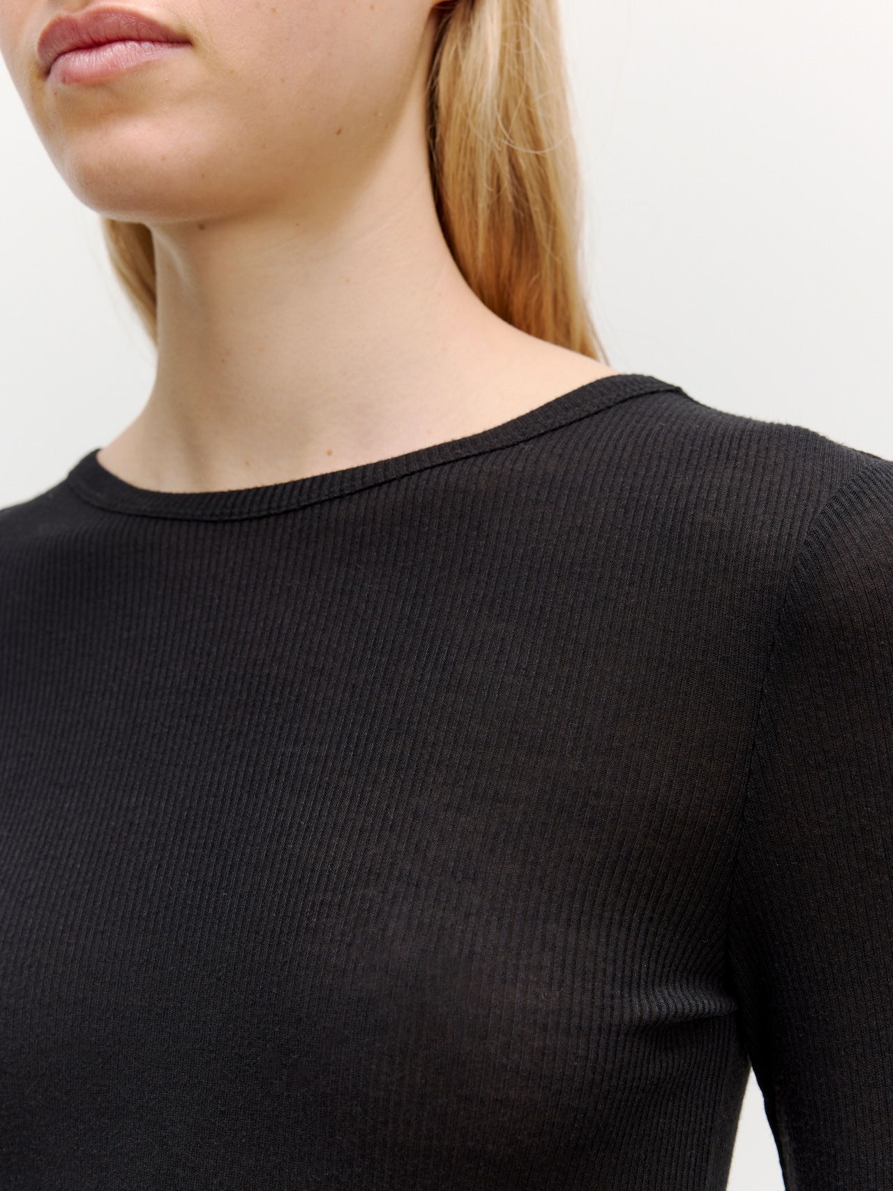 EDITED Produkte Shirt 'Inoa' schwarz