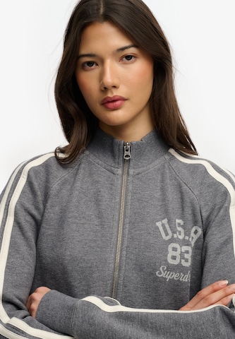 Veste de survêtement 'Athletic Essentials' Superdry & Co en gris