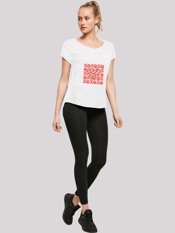 T-shirt 'XOXO Herz Love' F4NT4STIC en blanc