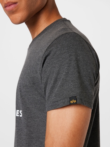 T-Shirt ALPHA INDUSTRIES en gris