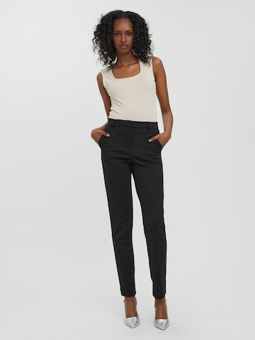 VERO MODA Tapered Chinohose 'Lucca Lilith' in Schwarz