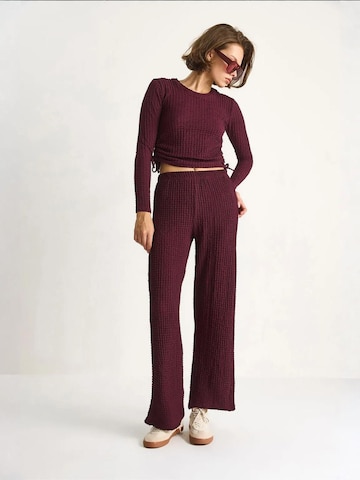 Pantalons de tailleur Bianco Lucci en violet