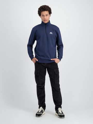 ALPHA INDUSTRIES Sweatshirt in Blau