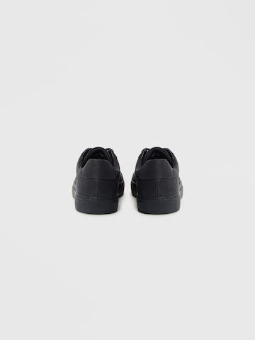 Sneaker low 'Morrie' de la HUGO pe negru