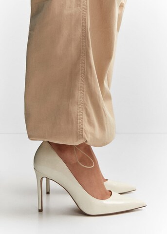 Décolleté di MANGO in beige: frontale