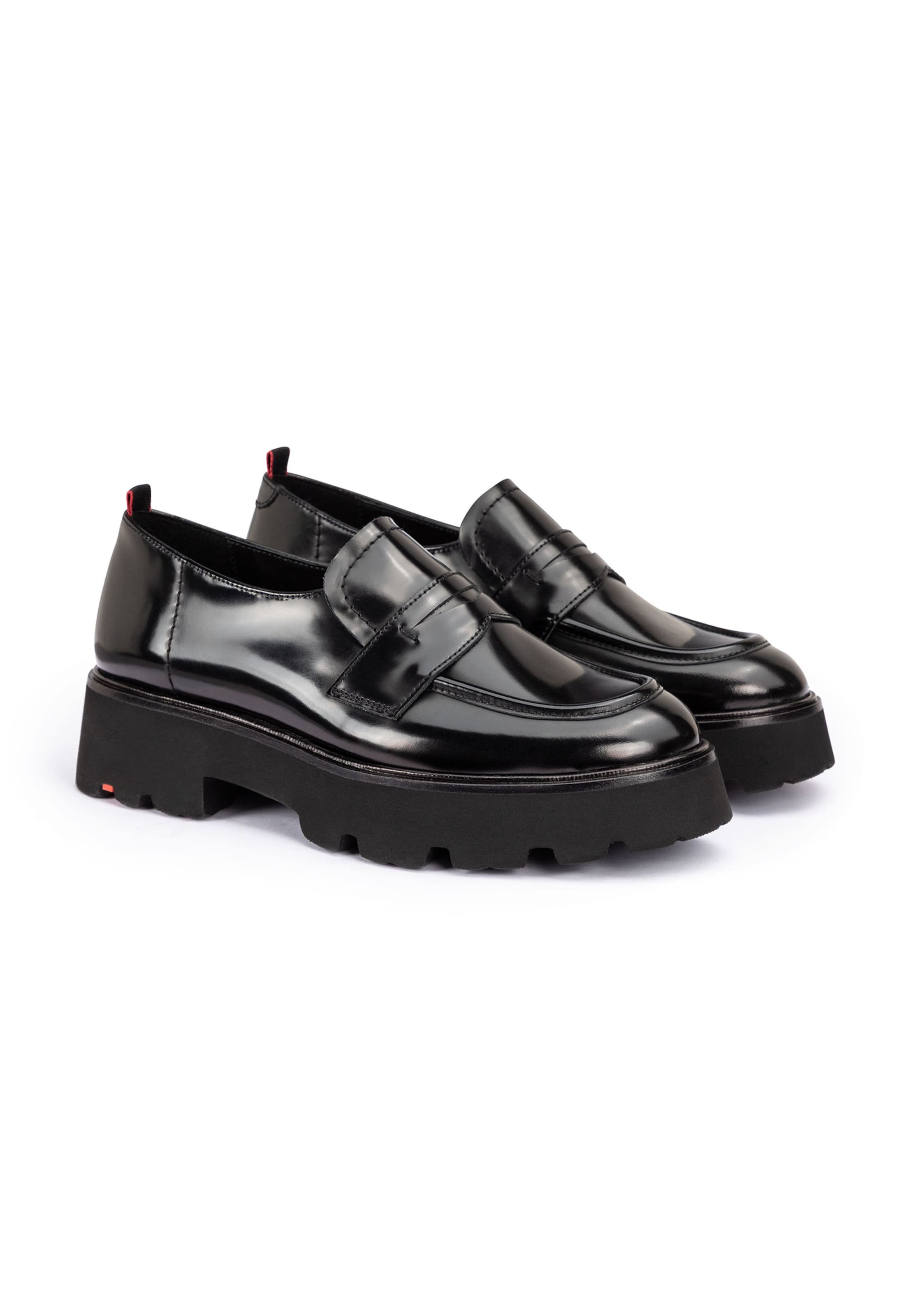 LLOYD Classic Flats in Black