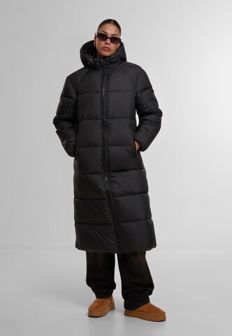 Urban Classics Зимно палто в черно